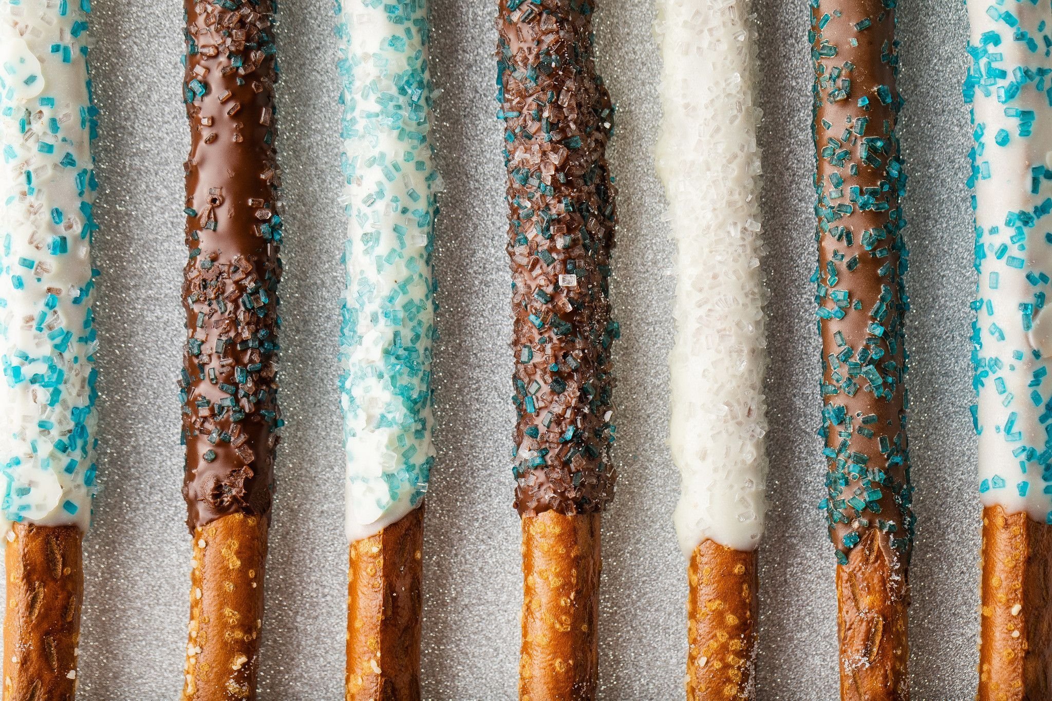 Holiday Chocolate Pretzel Sticks_10-26-18_8400_TSUCALAS