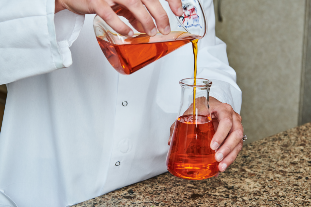 US TIC_Liquid Flavor Pouring2