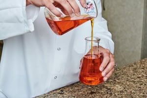 US TIC_Liquid Flavor Pouring2